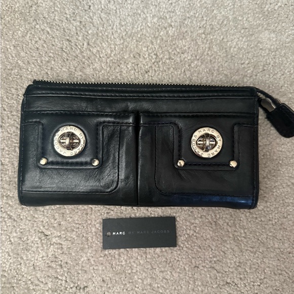 Marc By Marc Jacobs Handbags - Vintage Y2K Marc by Marc Jacobs Totally Turnlock black leather Wallet